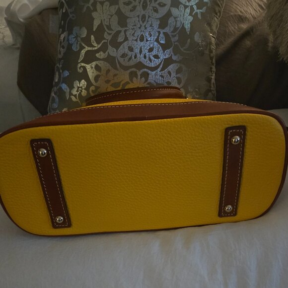 Dooney & Bourke - Picture 4 of 5